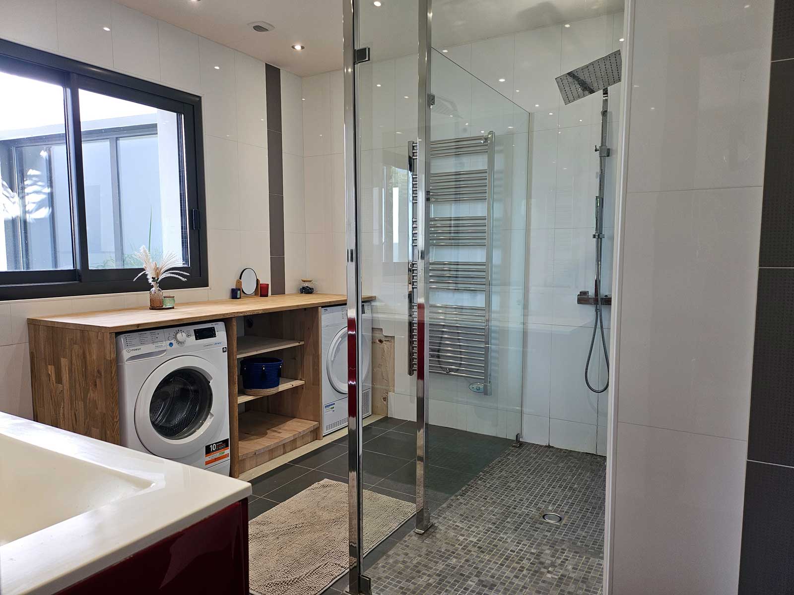 Chambre 3 avec lit double et lits superposés